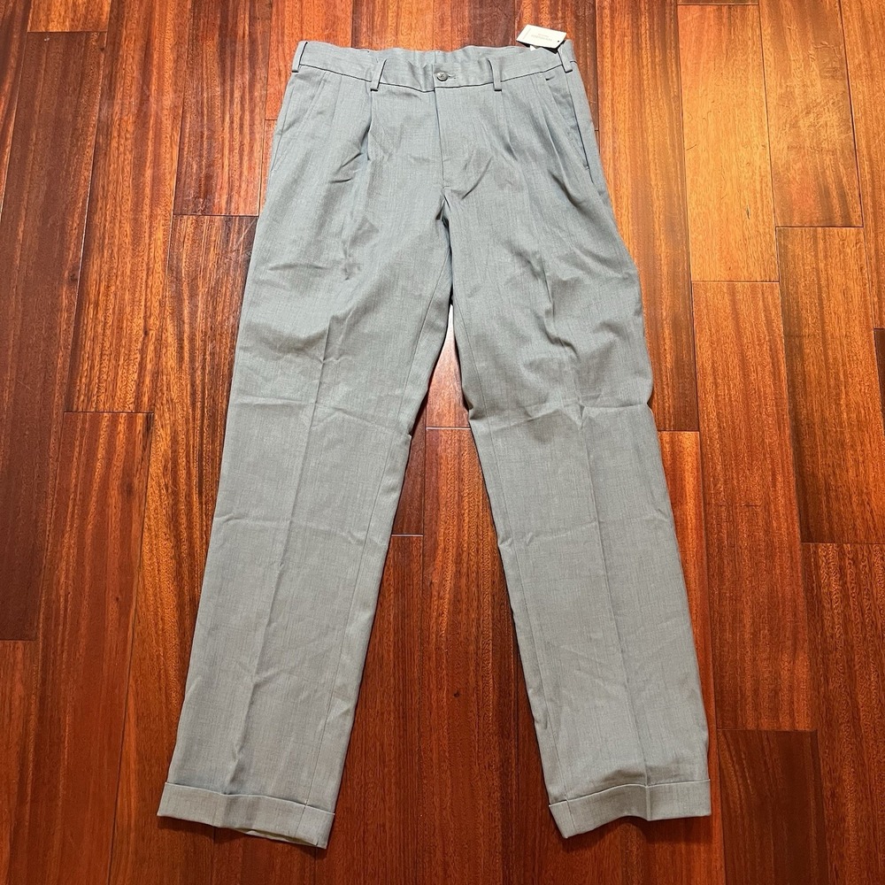Van Huesen Pants Mens 32x34 Gray Pleated Cuffed Traveler Premium Non Iron NWT